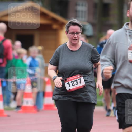 13.04.2025 - Hammer Lauf A. Gomolzig http://msf.ph/oto/7667221 13.04.2025 12:54:23 Ziel 297, 298, 1194, 1237 meine-sportfotos.de