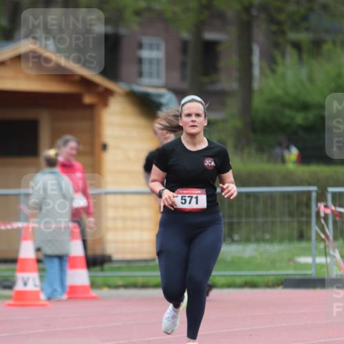 13.04.2025 - Hammer Lauf A. Gomolzig http://msf.ph/oto/7667283 13.04.2025 12:55:51 Ziel 571, 1051 meine-sportfotos.de