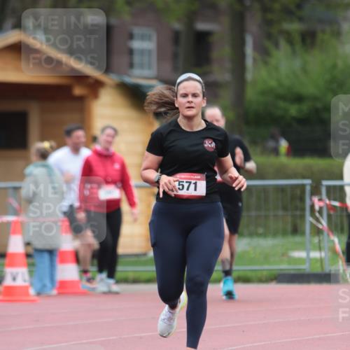 13.04.2025 - Hammer Lauf A. Gomolzig http://msf.ph/oto/7667284 13.04.2025 12:55:52 Ziel 571, 1051 meine-sportfotos.de