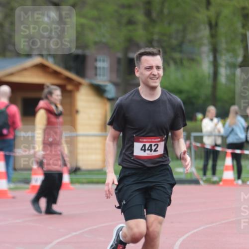 13.04.2025 - Hammer Lauf A. Gomolzig http://msf.ph/oto/7667316 13.04.2025 12:56:20 Ziel 397, 442 meine-sportfotos.de