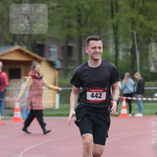 13.04.2025 - Hammer Lauf A. Gomolzig http://msf.ph/oto/7667317 13.04.2025 12:56:20 Ziel 397, 442 meine-sportfotos.de