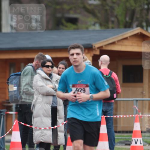 13.04.2025 - Hammer Lauf A. Gomolzig http://msf.ph/oto/7667378 13.04.2025 12:58:20 Ziel 929, 1296 meine-sportfotos.de
