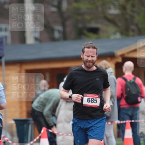 13.04.2025 - Hammer Lauf A. Gomolzig http://msf.ph/oto/7667384 13.04.2025 12:58:33 Ziel 685, 1265, 1268 meine-sportfotos.de
