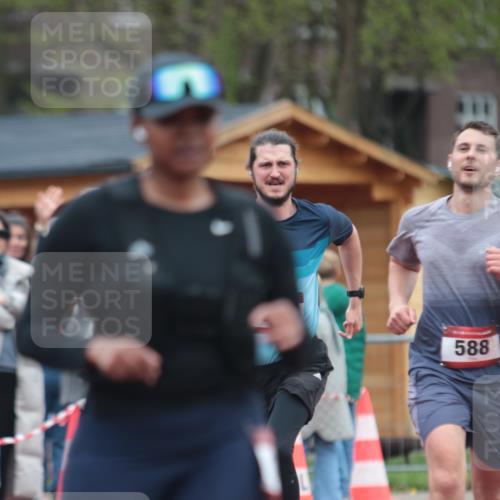 13.04.2025 - Hammer Lauf A. Gomolzig http://msf.ph/oto/7667390 13.04.2025 12:58:43 Ziel 588, 599, 1768 meine-sportfotos.de