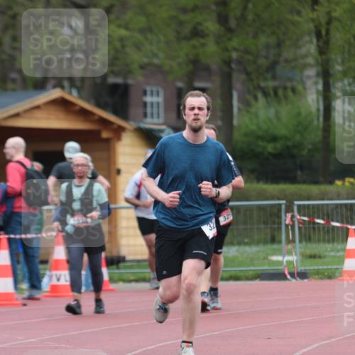 13.04.2025 - Hammer Lauf A. Gomolzig http://msf.ph/oto/7667427 13.04.2025 13:00:35 Ziel 320, 1810 meine-sportfotos.de