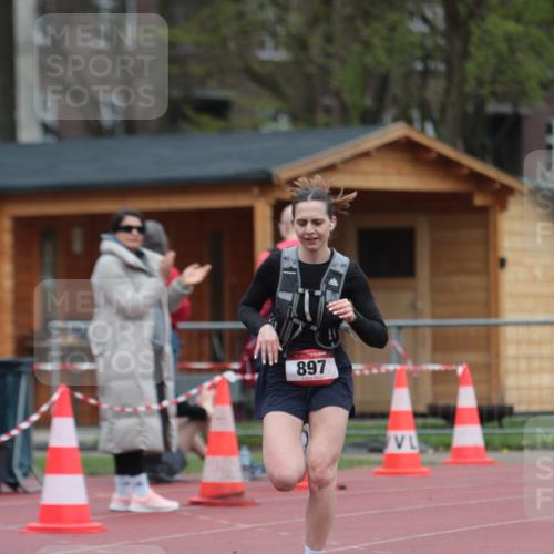 13.04.2025 - Hammer Lauf A. Gomolzig http://msf.ph/oto/7667508 13.04.2025 13:02:52 Ziel 897 meine-sportfotos.de