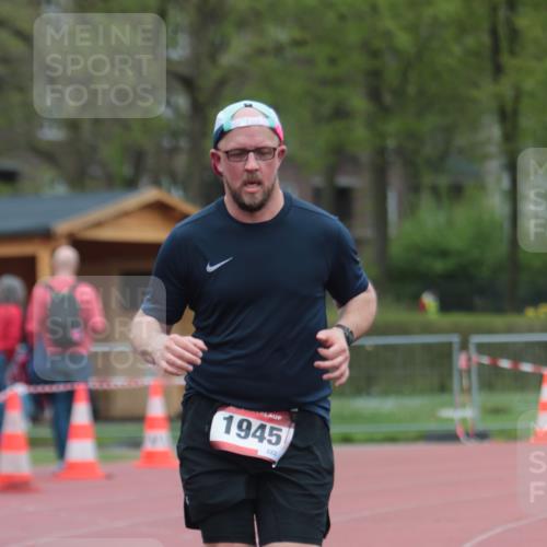 13.04.2025 - Hammer Lauf A. Gomolzig http://msf.ph/oto/7667551 13.04.2025 13:03:55 Ziel 167, 174, 1945 meine-sportfotos.de