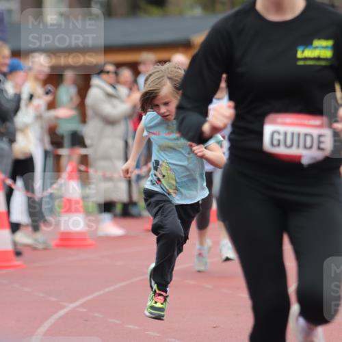 13.04.2025 - Hammer Lauf A. Gomolzig http://msf.ph/oto/7667560 13.04.2025 13:04:29 Ziel 8, 1593, 1594 meine-sportfotos.de
