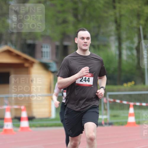 13.04.2025 - Hammer Lauf A. Gomolzig http://msf.ph/oto/7667619 13.04.2025 13:07:09 Ziel 244, 737, 762 meine-sportfotos.de