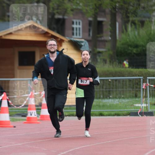 13.04.2025 - Hammer Lauf A. Gomolzig http://msf.ph/oto/7667860 13.04.2025 13:21:57 Ziel 817, 818 meine-sportfotos.de