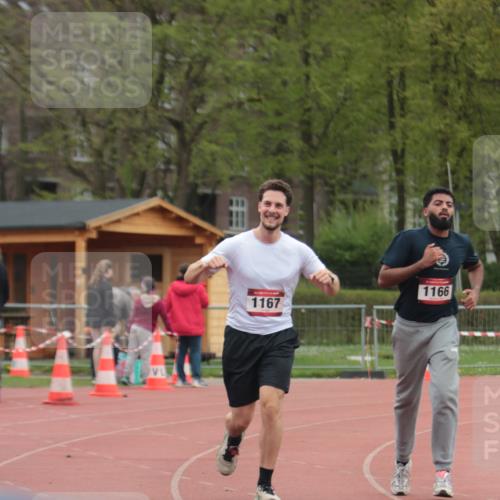 13.04.2025 - Hammer Lauf A. Gomolzig http://msf.ph/oto/7668031 13.04.2025 13:44:40 Ziel 1166, 1167 meine-sportfotos.de