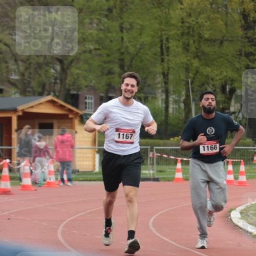 13.04.2025 - Hammer Lauf A. Gomolzig http://msf.ph/oto/7668033 13.04.2025 13:44:41 Ziel 1166, 1167 meine-sportfotos.de