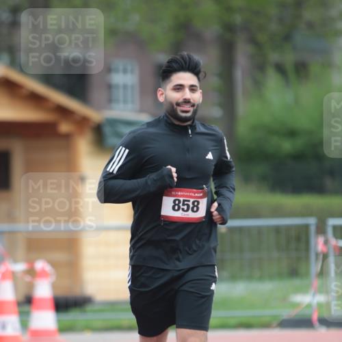 13.04.2025 - Hammer Lauf A. Gomolzig http://msf.ph/oto/7668056 13.04.2025 13:51:49 Ziel 858 meine-sportfotos.de