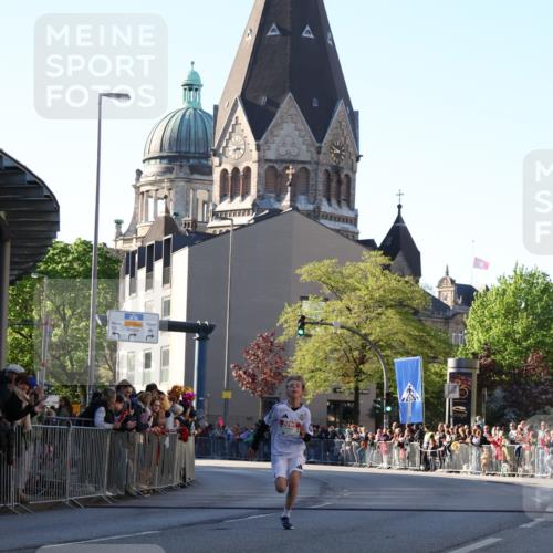 25.04.2025 - Das Zehntel Yannick Fuchs http://msf.ph/oto/7668181 26.04.2025 08:48:12 Ziel 1926, 2379, 2715, 3823 meine-sportfotos.de