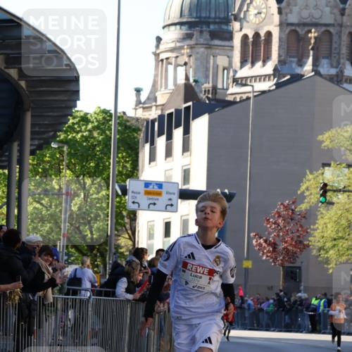 25.04.2025 - Das Zehntel Yannick Fuchs http://msf.ph/oto/7668183 26.04.2025 08:48:13 Ziel 1926, 2379, 2715, 3823 meine-sportfotos.de