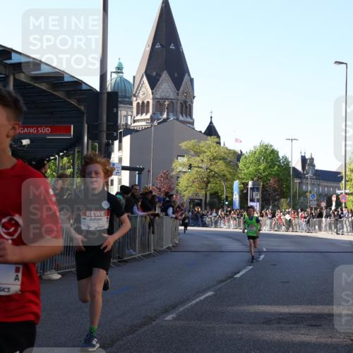 25.04.2025 - Das Zehntel Yannick Fuchs http://msf.ph/oto/7668400 26.04.2025 08:49:18 Ziel 1116, 1537, 1945, 2021, 2377, 2383, 2513, 2696, 2995, 3488 meine-sportfotos.de