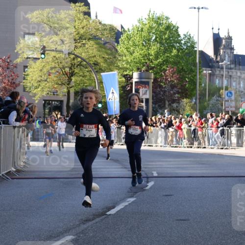 25.04.2025 - Das Zehntel Yannick Fuchs http://msf.ph/oto/7668860 26.04.2025 08:50:46 Ziel 1080, 1087, 1114, 1473, 1484, 2321, 2325, 2392, 2643, 2711, 2731, 2734, 2840, 3782, 3865 meine-sportfotos.de