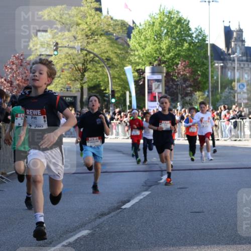 25.04.2025 - Das Zehntel Yannick Fuchs http://msf.ph/oto/7668925 26.04.2025 08:50:55 Ziel 1080, 1087, 1484, 1748, 1781, 1787, 1922, 2321, 2325, 2356, 2709, 2718, 2734, 2778, 2795, 2827, 2832, 2840, 3040, 3231, 3782, 3865 meine-sportfotos.de