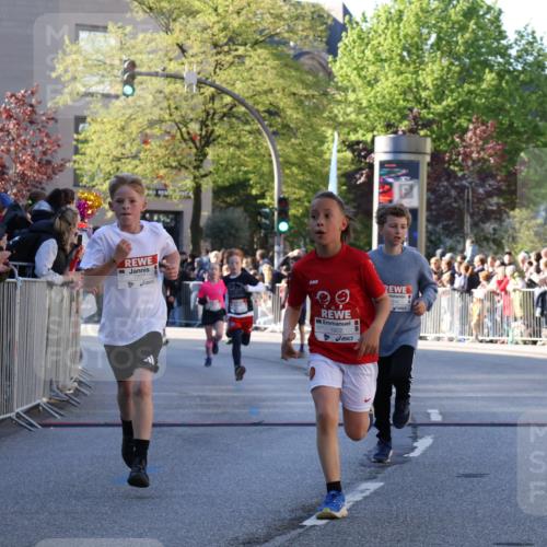 25.04.2025 - Das Zehntel Yannick Fuchs http://msf.ph/oto/7668979 26.04.2025 08:51:03 Ziel 1080, 1748, 1781, 1787, 1922, 2309, 2356, 2474, 2667, 2672, 2709, 2718, 2778, 2795, 2827, 2832, 2914, 2919, 3040, 3231, 3415, 3710, 3808 meine-sportfotos.de