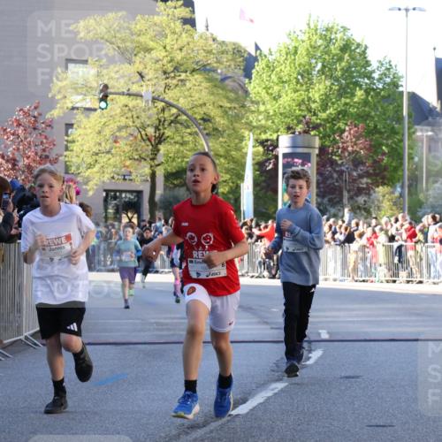 25.04.2025 - Das Zehntel Yannick Fuchs http://msf.ph/oto/7668985 26.04.2025 08:51:03 Ziel 1080, 1748, 1781, 1787, 1922, 2309, 2356, 2474, 2667, 2672, 2709, 2718, 2778, 2795, 2827, 2832, 2914, 2919, 3040, 3231, 3415, 3710, 3808 meine-sportfotos.de