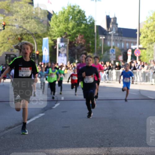 25.04.2025 - Das Zehntel Yannick Fuchs http://msf.ph/oto/7669094 26.04.2025 08:51:25 Ziel 1112, 1113, 1171, 1177, 1488, 1546, 1621, 1757, 1943, 2010, 2213, 2481, 2505, 2621, 2644, 2684, 2700, 2779, 2853, 2907, 2960, 2975, 3049, 3066, 3097, 3486, 3538, 3856, 3877 meine-sportfotos.de