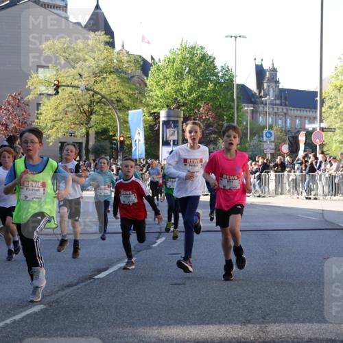 25.04.2025 - Das Zehntel Yannick Fuchs http://msf.ph/oto/7669109 26.04.2025 08:51:28 Ziel 1112, 1113, 1171, 1177, 1488, 1546, 1621, 1939, 1943, 2010, 2213, 2481, 2505, 2621, 2644, 2684, 2700, 2779, 2853, 2907, 2960, 2975, 3049, 3486, 3538, 3720, 3856, 3877 meine-sportfotos.de