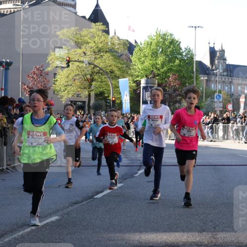25.04.2025 - Das Zehntel Yannick Fuchs http://msf.ph/oto/7669110 26.04.2025 08:51:28 Ziel 1112, 1113, 1171, 1177, 1488, 1546, 1621, 1939, 1943, 2010, 2213, 2481, 2505, 2621, 2644, 2684, 2700, 2779, 2853, 2907, 2960, 2975, 3049, 3486, 3538, 3720, 3856, 3877 meine-sportfotos.de