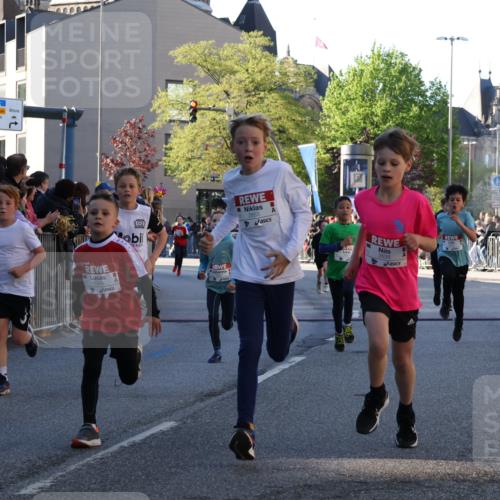 25.04.2025 - Das Zehntel Yannick Fuchs http://msf.ph/oto/7669113 26.04.2025 08:51:29 Ziel 1112, 1113, 1171, 1177, 1621, 1939, 1943, 2010, 2213, 2481, 2505, 2644, 2684, 2700, 2779, 2853, 2907, 2960, 2975, 3049, 3486, 3538, 3720, 3856, 3877 meine-sportfotos.de