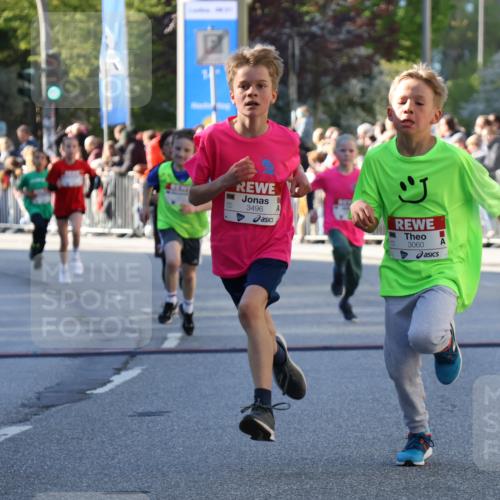 25.04.2025 - Das Zehntel Yannick Fuchs http://msf.ph/oto/7669269 26.04.2025 08:51:56 Ziel 1122, 1166, 1176, 1188, 1207, 1208, 1232, 1245, 1418, 2023, 2216, 2355, 2364, 2804, 2886, 3060, 3160, 3161, 3171, 3212, 3407, 3496, 3516, 3530, 3822 meine-sportfotos.de