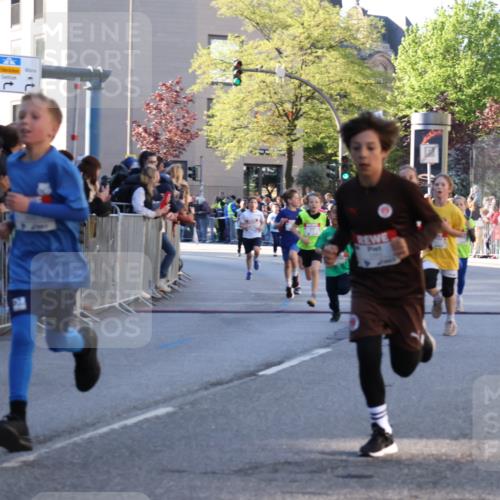 25.04.2025 - Das Zehntel Yannick Fuchs http://msf.ph/oto/7669298 26.04.2025 08:52:02 Ziel 1122, 1127, 1188, 1418, 1979, 2023, 2216, 2355, 2364, 2804, 2859, 3060, 3085, 3088, 3160, 3161, 3171, 3212, 3407, 3467, 3496, 3822 meine-sportfotos.de