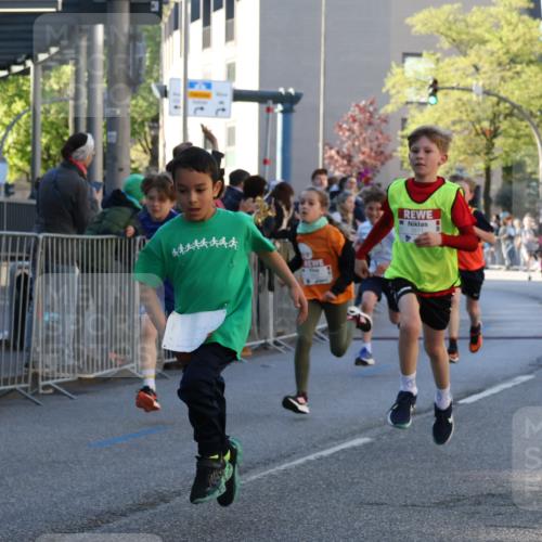 25.04.2025 - Das Zehntel Yannick Fuchs http://msf.ph/oto/7669323 26.04.2025 08:52:06 Ziel 1108, 1122, 1127, 1188, 1418, 1979, 2023, 2029, 2216, 2355, 2364, 2804, 2859, 3063, 3085, 3088, 3160, 3161, 3171, 3407, 3467, 3822 meine-sportfotos.de