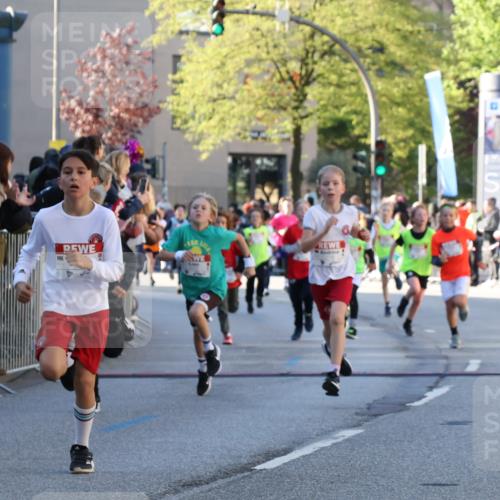 25.04.2025 - Das Zehntel Yannick Fuchs http://msf.ph/oto/7669448 26.04.2025 08:52:20 Ziel 1108, 1541, 1568, 1752, 1761, 1803, 2029, 2170, 2187, 2275, 2464, 2500, 3063, 3095, 3102, 3110, 3178, 3225, 3499, 3811, 3884, 3944 meine-sportfotos.de