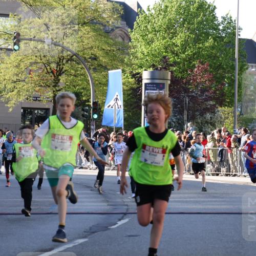 25.04.2025 - Das Zehntel Yannick Fuchs http://msf.ph/oto/7669492 26.04.2025 08:52:25 Ziel 1229, 1541, 1568, 1752, 1761, 1803, 2170, 2187, 2275, 2464, 2471, 2500, 2628, 3095, 3102, 3104, 3110, 3178, 3225, 3462, 3499, 3592, 3599, 3603, 3617, 3811, 3884, 3921, 3944 meine-sportfotos.de