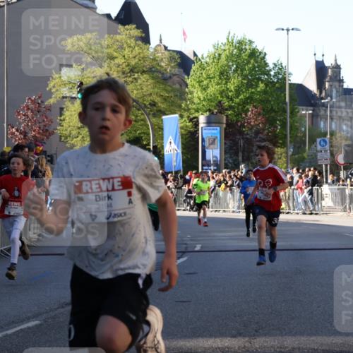 25.04.2025 - Das Zehntel Yannick Fuchs http://msf.ph/oto/7669664 26.04.2025 08:52:40 Ziel 1229, 1453, 1478, 1479, 1665, 1778, 1921, 1933, 1984, 2025, 2035, 2191, 2194, 2212, 2499, 2628, 2653, 2706, 2733, 2826, 3038, 3042, 3053, 3064, 3173, 3409, 3592, 3599, 3603, 3611, 3617, 3729, 3781, 3805, 3870, 3921, 3941 meine-sportfotos.de