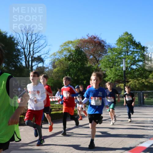 25.04.2025 - Das Zehntel Zöllner http://msf.ph/oto/7672710 26.04.2025 07:42:00 Laufen 3592 meine-sportfotos.de