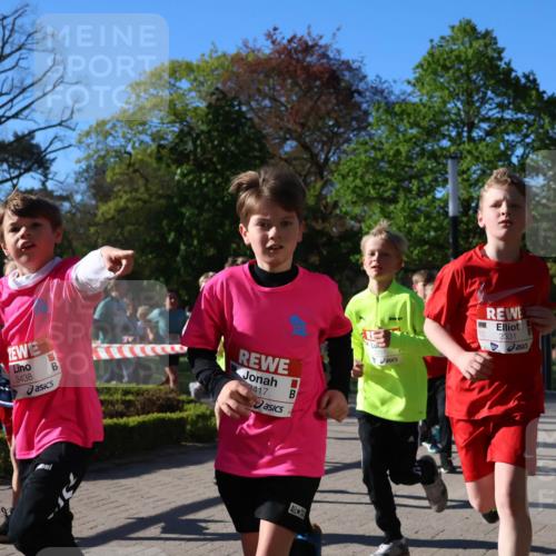 25.04.2025 - Das Zehntel Zöllner http://msf.ph/oto/7672925 26.04.2025 07:42:34 Laufen 3438, 3417, 2331 meine-sportfotos.de