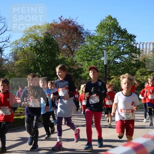 25.04.2025 - Das Zehntel Zöllner http://msf.ph/oto/7674837 26.04.2025 07:46:13 Laufen  meine-sportfotos.de
