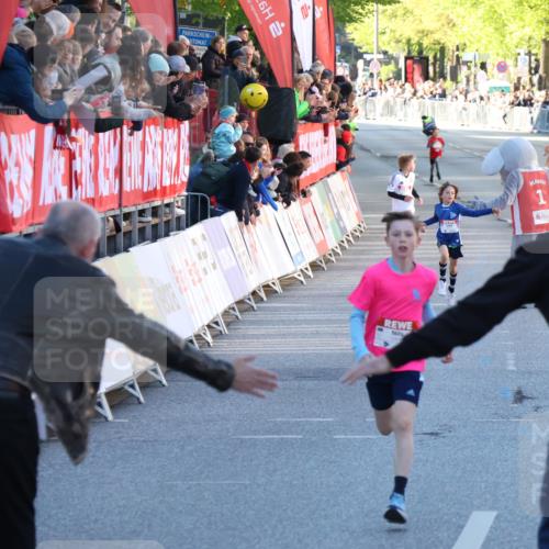 25.04.2025 - Das Zehntel Luisa Fischer http://msf.ph/oto/7678296 26.04.2025 08:48:41 Ziel 3469 meine-sportfotos.de