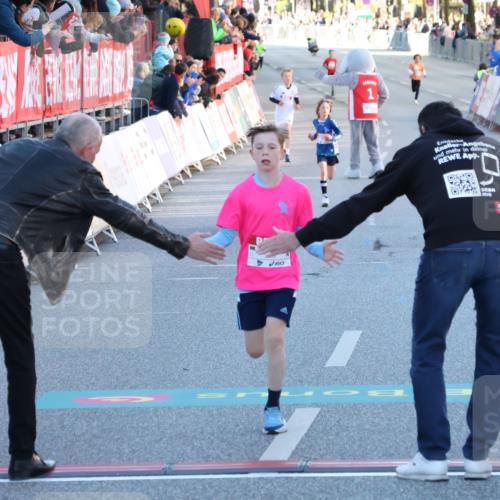 25.04.2025 - Das Zehntel Luisa Fischer http://msf.ph/oto/7678311 26.04.2025 08:48:43 Ziel 2715, 3469 meine-sportfotos.de