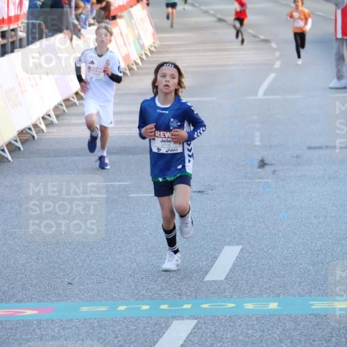 25.04.2025 - Das Zehntel Luisa Fischer http://msf.ph/oto/7678332 26.04.2025 08:48:49 Ziel 2715, 3469 meine-sportfotos.de