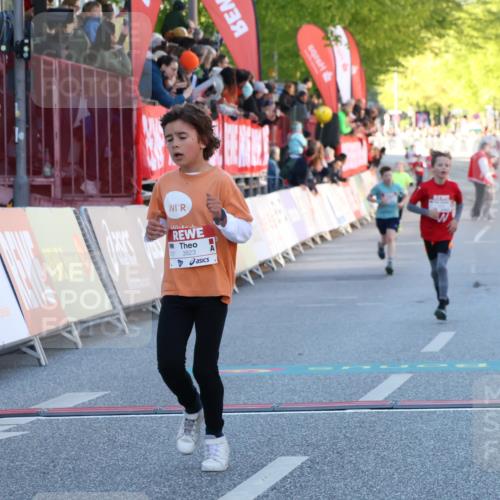 25.04.2025 - Das Zehntel Luisa Fischer http://msf.ph/oto/7678378 26.04.2025 08:49:04 Ziel 1926, 2379, 2990, 3823 meine-sportfotos.de
