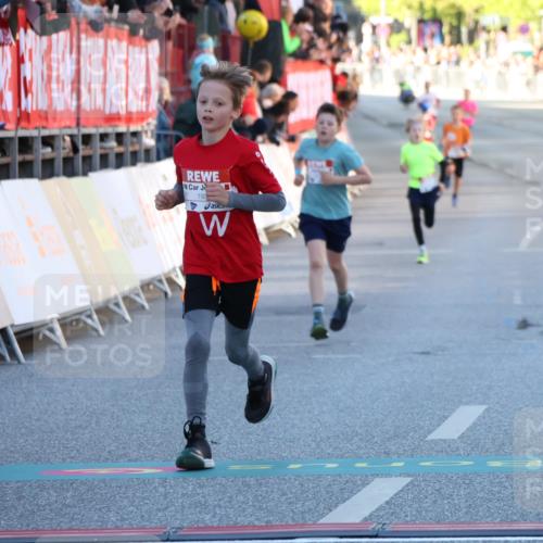 25.04.2025 - Das Zehntel Luisa Fischer http://msf.ph/oto/7678390 26.04.2025 08:49:06 Ziel 1926, 2990, 3823 meine-sportfotos.de