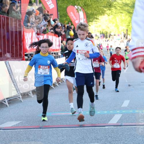 25.04.2025 - Das Zehntel Luisa Fischer http://msf.ph/oto/7678536 26.04.2025 08:49:52 Ziel 1945, 2018, 2021, 2377, 2513, 2696, 3488, 3613 meine-sportfotos.de