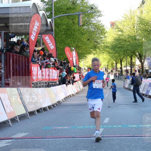 25.04.2025 - Das Zehntel Luisa Fischer http://msf.ph/oto/7678633 26.04.2025 08:50:25 Ziel 1107, 1131, 3539, 3540 meine-sportfotos.de