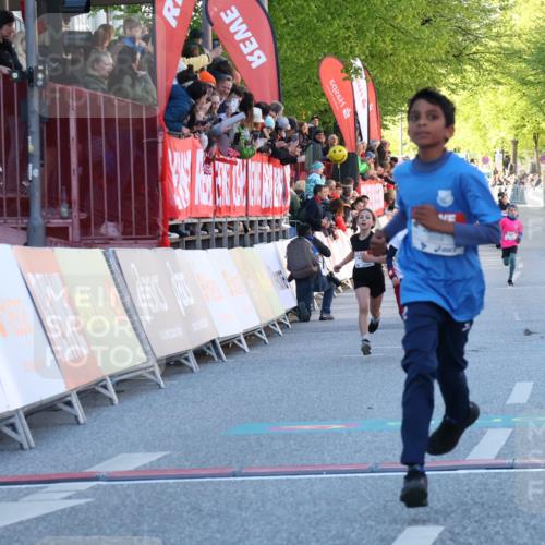 25.04.2025 - Das Zehntel Luisa Fischer http://msf.ph/oto/7678658 26.04.2025 08:50:34 Ziel 1131, 1750, 2014, 2739 meine-sportfotos.de