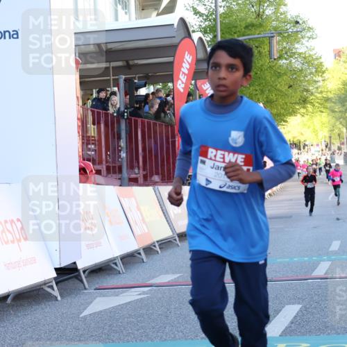 25.04.2025 - Das Zehntel Luisa Fischer http://msf.ph/oto/7678669 26.04.2025 08:50:36 Ziel 1750, 2014, 2363, 2637, 2739 meine-sportfotos.de