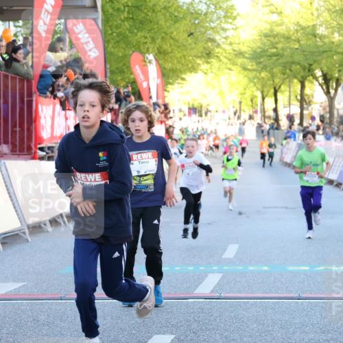 25.04.2025 - Das Zehntel Luisa Fischer http://msf.ph/oto/7678738 26.04.2025 08:50:53 Ziel 2208, 2655, 2728, 2874, 3233, 3455, 3485, 3527 meine-sportfotos.de