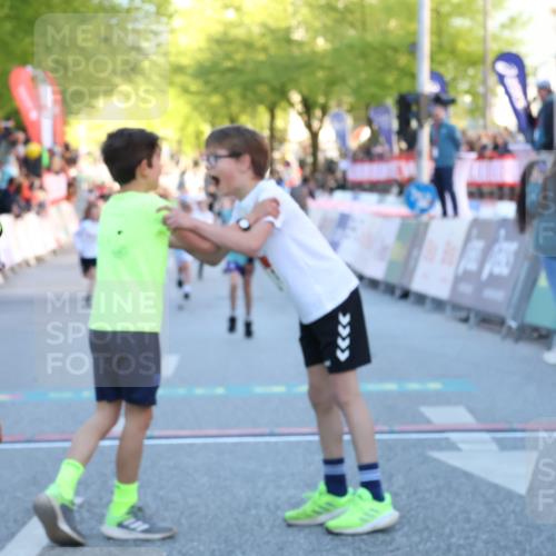 25.04.2025 - Das Zehntel Luisa Fischer http://msf.ph/oto/7678839 26.04.2025 08:51:26 Ziel 1473, 1476, 2156, 2166, 2321, 2643, 2711, 2731, 2840, 2852, 2903, 2920, 2935, 3214 meine-sportfotos.de