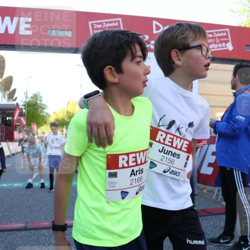 25.04.2025 - Das Zehntel Luisa Fischer http://msf.ph/oto/7678878 26.04.2025 08:51:37 Ziel 1114, 1484, 2321, 2325, 2643, 2709, 2711, 2731, 2734, 2778, 2840, 3782, 3865 meine-sportfotos.de