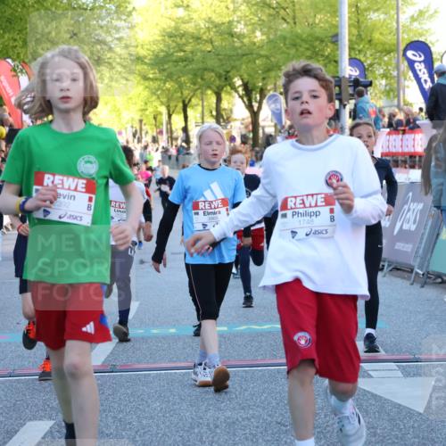 25.04.2025 - Das Zehntel Luisa Fischer http://msf.ph/oto/7678905 26.04.2025 08:51:45 Ziel 1080, 1087, 1484, 1748, 2356, 2392, 2474, 2709, 2718, 2734, 2778, 2795, 2827, 2832, 3040, 3231, 3865 meine-sportfotos.de